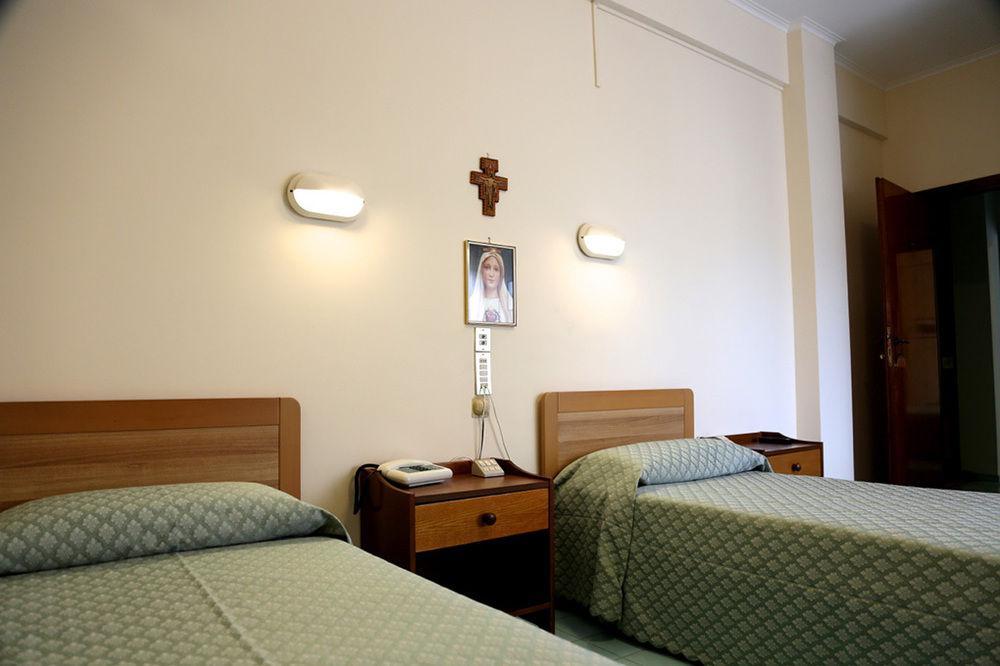 Casa Piccole Ancelle Di Cristo Re Hotel Róma Kültér fotó